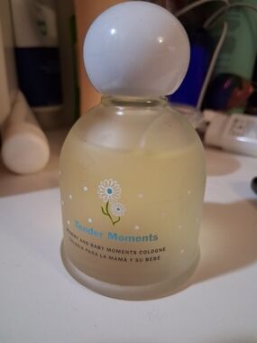 JAFRA Tender Moments Baby Cologne in White and Pale Yellow